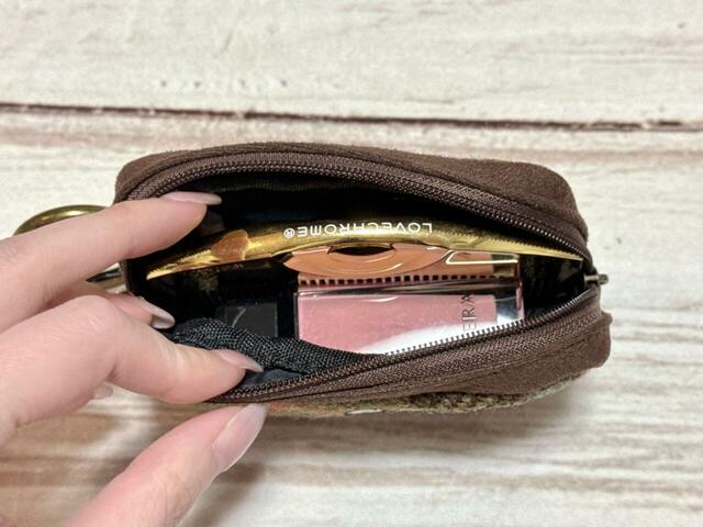コームとリップグロスも収納可能です