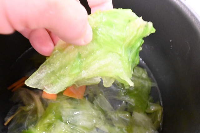 【野菜・肉の便利な冷凍保存術／レタス】そのままスープなどに入れて使います