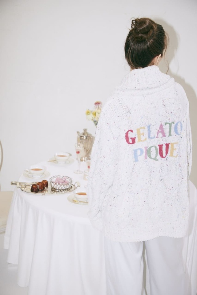 【ジェラート ピケ】「カラースプレーアランショールカーディガン」¥13,200(カラー:オフホワイト、サイズ:フリー)