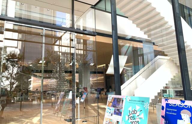 【S/PARK】ガラス張りで外からも中のおしゃれさがよくわかる