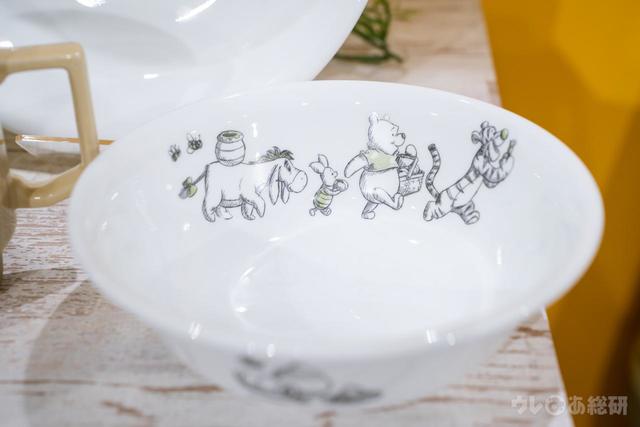 【くまのプーさん　ゆったりお買い物フェア】内側の絵柄　© DISNEY. Based on the 