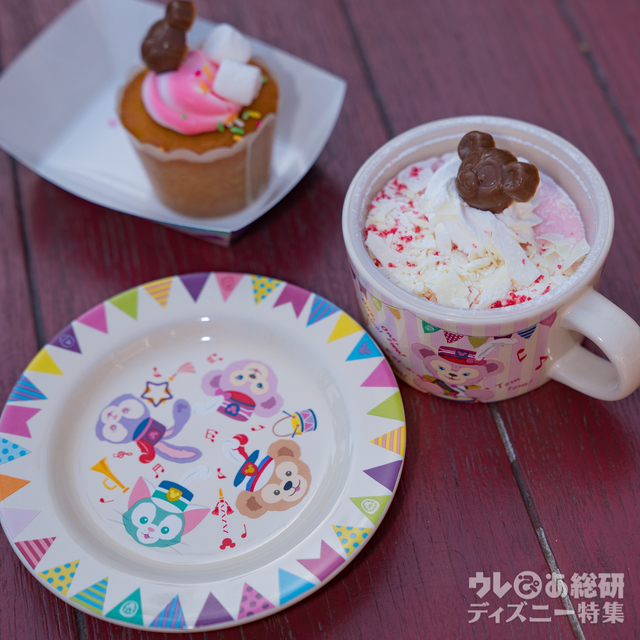 ダッフィー&フレンズのハッピーマーチングファンのスーベニア