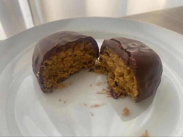 【シャトレーゼ　ショコラケーキ イタリア栗】コーティングチョコの厚さがちょうど良い