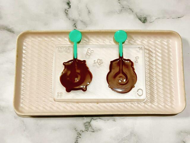 お皿に乗せて、冷蔵庫に入れます