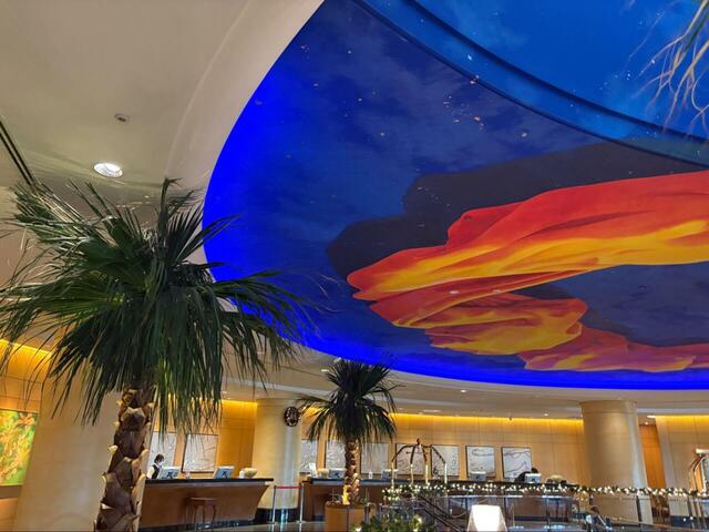 【カフェトスカ モーニングブッフェ】迫力ある天井アートが広がるロビー！特別な朝の始まりを演出♪