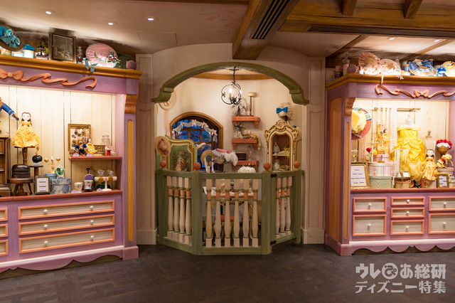 TDL 美女と野獣エリアのお店「ビレッジショップス」 撮影/YOSHI