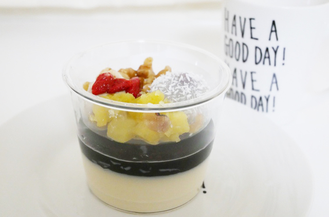 成城石井自家製　有機豆乳とココナッツの黒胡麻豆花