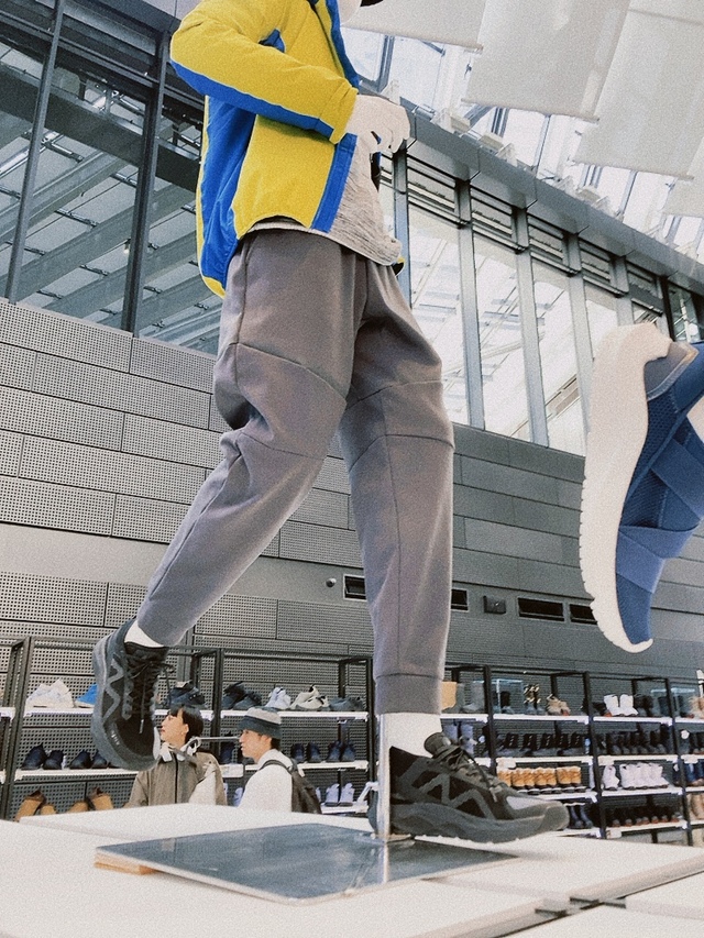 【ワークマン 防水シューズハイバウンスレイン】紐も同じカラーでクール