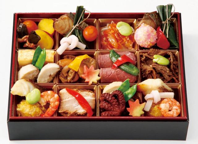 もてなし料理膳 税込 10,800 円 （19.5×25.7×5.3cm2 人用）