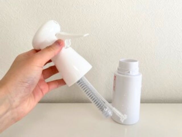 【ニトリ マイクロンスプレー】吸い上げようの管の他にバネ入りのパーツが！