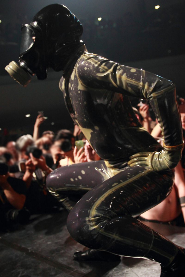 ラテックスラバーさん(ラバリストウォーク)