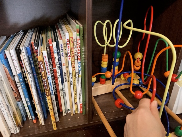 【カインズ カラーボックス 可動棚収納ボックス 3段とシングルボックス】大きめのおもちゃも収まりました