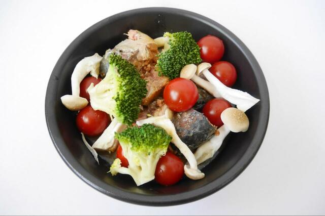 【カインズ レンジで楽チン プレート】食材と調味料を入れます
