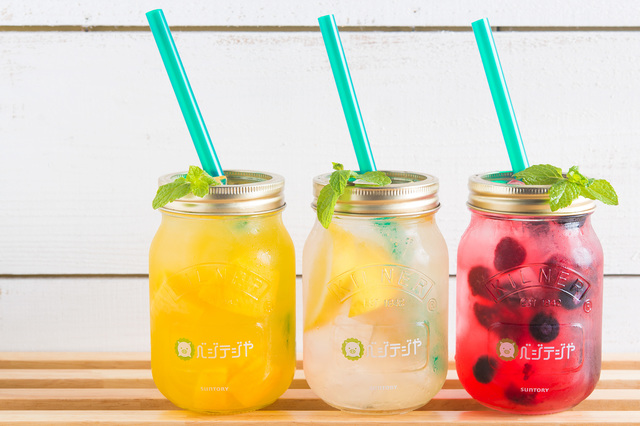 お酒が飲めない方にもおすすめ！ノンアルコールの生絞りスカッシュ。各480円（+税）