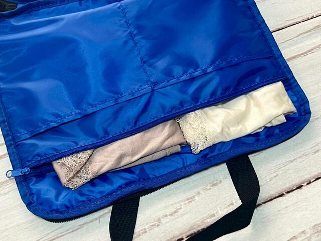 下着類はファスナー付きポケットに入れるのがおすすめ！