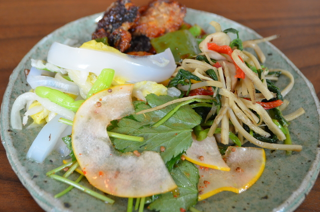 「バルウコンヤン」のナムルは、ひとつひとつの素材に合わせて丁寧に味付けされている