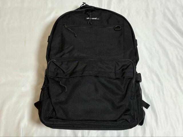【niko and... 撥水メニーポケットデイパック】サイズは約高さ49.5×幅34×マチ15cm。容量は約29Lです