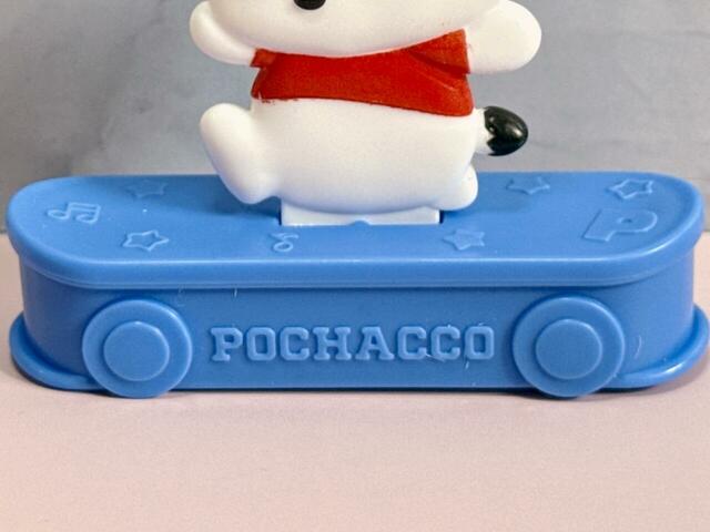 ブルーのスケボーには「POCHACCO」のロゴ入りで、細かなデザインもGood！
