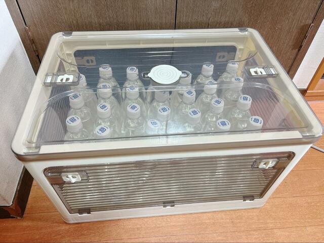 【フリーライフ 5面開き収納ボックスL】Lサイズ（53L）は約51.5×36×30cm。500mlペットボトルを最大45本収納できます