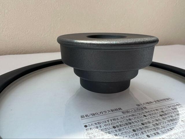 【アイリスオーヤマ TERACOAT 深型9点セット】ふたも上の取手を回転させて小さくたたむことができます