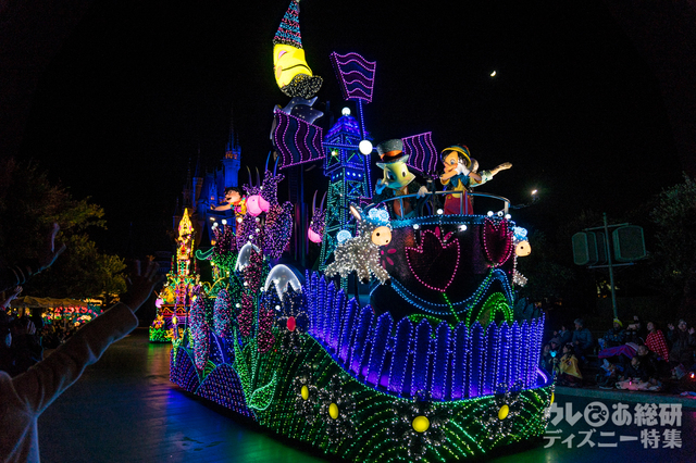 クリスマスバージョン「東京ディズニーランド・エレクトリカルパレード・ドリームライツ」（2016年）｜東京ディズニーランド「クリスマス・ファンタジー」