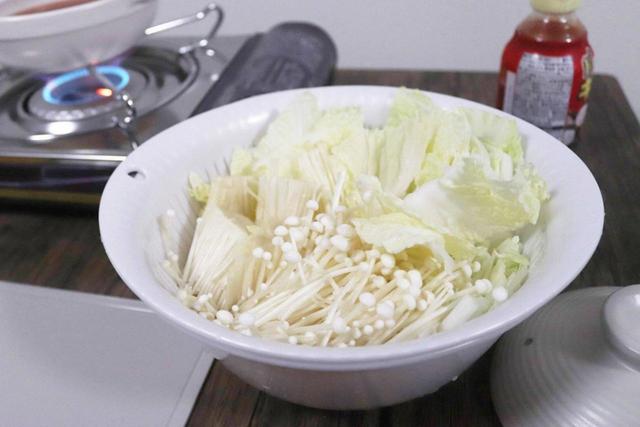 ボウル（ザル）と組み合わせて使えるザル（ボウル） 各248円