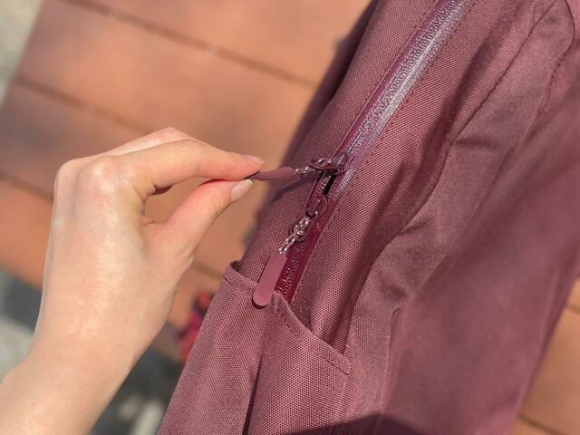 【WORKMAN　防水デイバッグ】YKKの止水ファスナーでしっかり閉まる