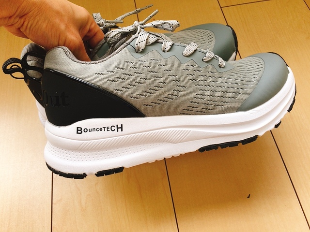 【ワークマン アスレシューズ ハイバウンス ドリブンソール】結構厚底です