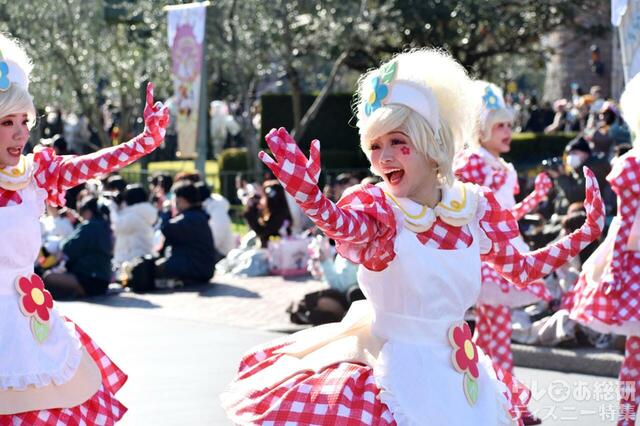 東京ディズニーランド「イッツ・ア・スウィーツフルタイム！」の模様：「ディズニー・パルパルーザ」第3弾「ヴァネロペのスウィーツ・ポップ・ワールド」