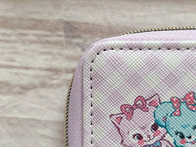 素材は高級感がある合成皮革