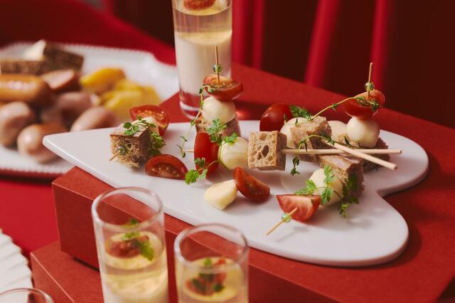 「ビュッフェメニュー」<期間:2025年11月27日〜2026年1月12日/2025年12月19日~12月25日>【【京都】クリスマスを彩る「国産牛のローストビーフ」や「ローストチキン」も好きなだけ!ディナービュッフェで特別な夜を満喫♪】