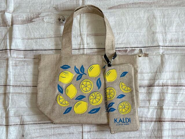 【カルディ レモンバッグ／マイクロファイバーケース】バッグにつけるとこんな感じに♪
