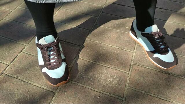 【ユニクロC コンビネーションスニーカー】使いにくさを感じるほどの派手さはないけど、シンプルなファッションと合わせると主役級の存在感があるのがすごいです◎