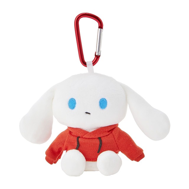 【ニュウマン新宿限定 「I.CINNAMOROLL」 コラボレーション商品】I.CINNAMOROLL ミニマスコットホルダー（全4種） 1,760円　パーカーを着たアイシナモロール