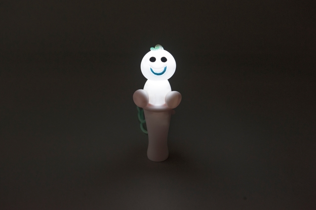 スノーギースライト(光った状態)¥1,000 ※長さ約14.5cm|東京ディズニーランド「アナとエルサのフローズンファンタジー」(2017年)スペシャルグッズ