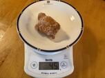 【ロピア からあげの山】1個量ってみると45g、思った以上にしっかりとした重みがありました◎