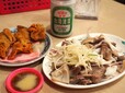 【台湾食べ歩きの旅#13】「黒乾温州餛飩大王」の豚ミミやイカなどのスライスプレートと、間違って注文した揚げワンタン。結果、ビールに合うおかずだったので◎