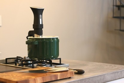 安くて固いブロック肉も柔らかくジューシーに！真空低温調理器「BONIQ