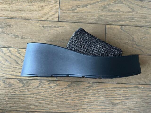 【LOWRYS FARM カンドウフィットニットサンダル】ソールは約5cm。両足で約840gとややしっかりめですが、履いてみると気になりません◎