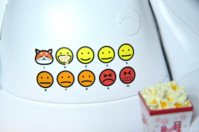 ベイマックスのポップコーンバケット 胸のアイコンにもモチがいたり細かい
