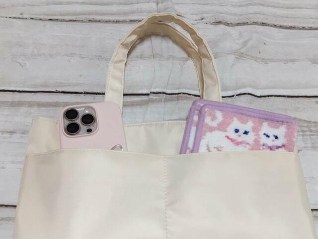 背面ポケットにはよく取り出すものを入れるのがおすすめ