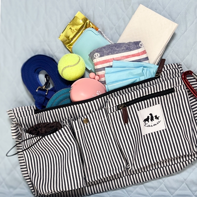 【KAINU犬用お散歩バッグ大容量ウエストポーチ】うんち処理用の袋・ウェットティッシュ・トイレシーツ・マナーベルト・ロングリード・おもちゃ・ボール・トリーツポーチを入れても、まだ余裕がありました！