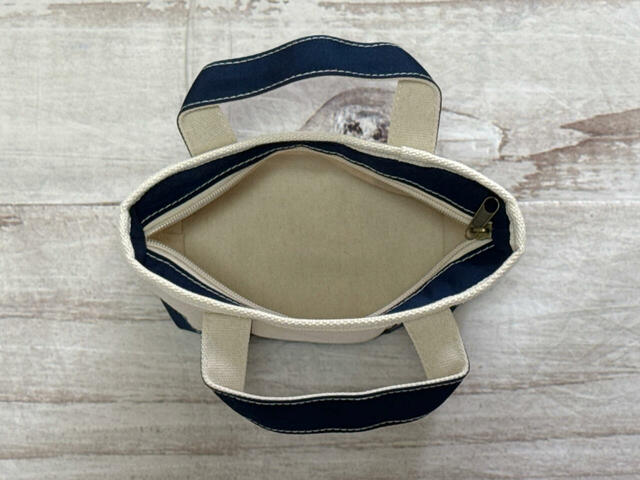 ファスナーを開けてみると…