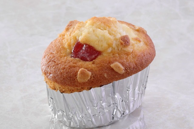 【シェラトン都ホテル大阪／カフェ＆グルメショップ カフェベル】「いちごとクリームチーズのマフィン」320円