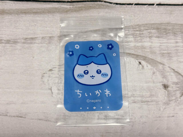 レトロな雰囲気がかわいいジッパー袋♪『ちいかわ』×100円ショップ新作グッズ第8弾「ちいかわ B8ジッパー袋12P 2」