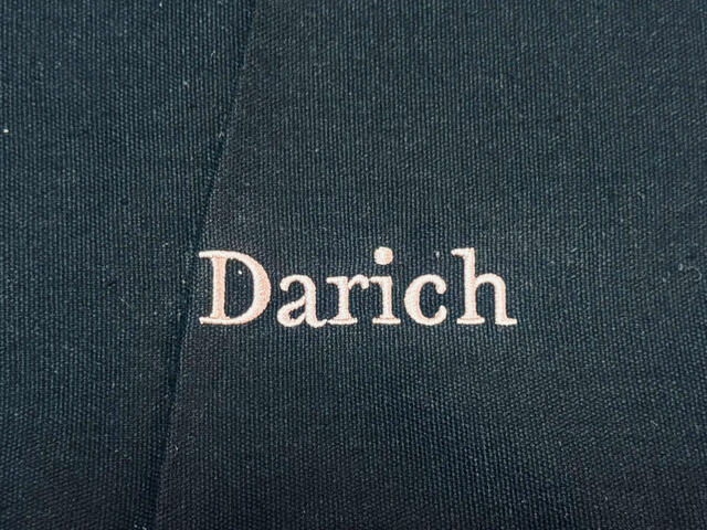 淡いピンクの「Darich」ロゴ刺繍が高級感たっぷり♪