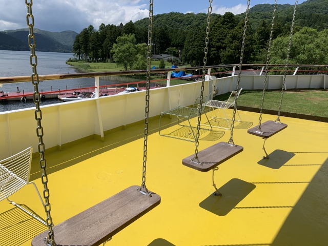 船にブランコがあるのは珍しい