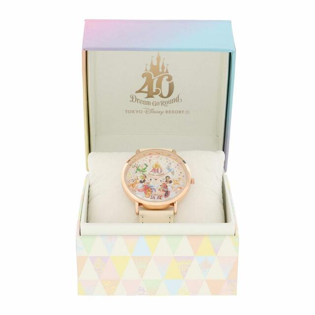 ウォッチ 10,000円｜サイズ：（文字板）直径約3.6cm、（バンド幅）約2cm、腕周り（最短）約14cm（最長）約19cm、駆動方式：電池式、防水：非防水、｜東京ディズニーリゾート40周年“ドリームゴーラウンド”スペシャルグッズ｜発売日：2023年4月10日（月）｜販売店舗：東京ディズニーランド「グランドエンポーリアム」、東京ディズニーシー「エンポーリオ」
