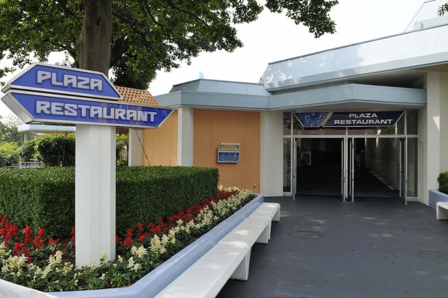 プラザ・レストラン外観