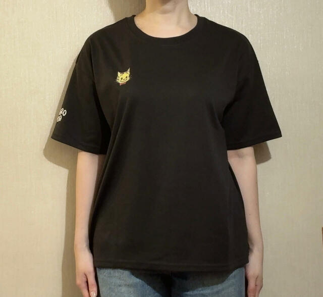 身長155cmでMサイズ着用。ゆったりサイズで楽チンな着心地